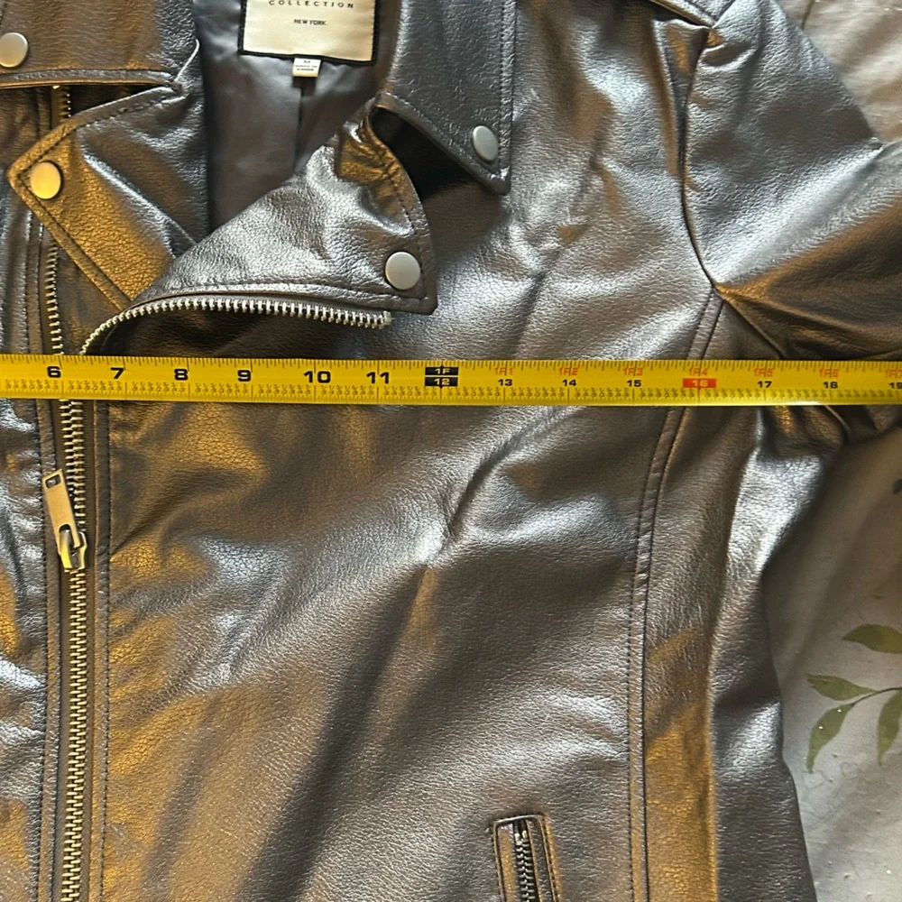 ๐ Host Pick ๐ Bagatelle Faux Leather Silver Moto Jacket- M - Picture 4 of 5